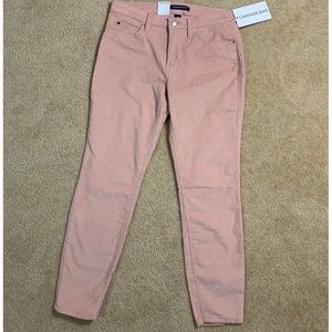 Calvin Klein Women's Skinny Mid Rise Corduroy